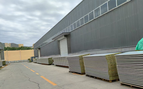 屋面保温用黄南彩钢岩棉夹芯板怎样选厚度